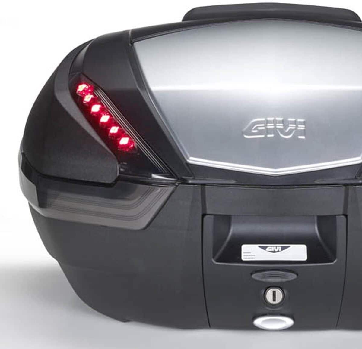 Test Givi E135 : éclairez votre route avec style !