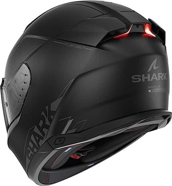Découvrez le test du casque moto Skwal i3 noir mat : un parfait équilibre entre sécurité et esthétique, idéal pour les motards exigeants recherchant un équipement performant et élégant.