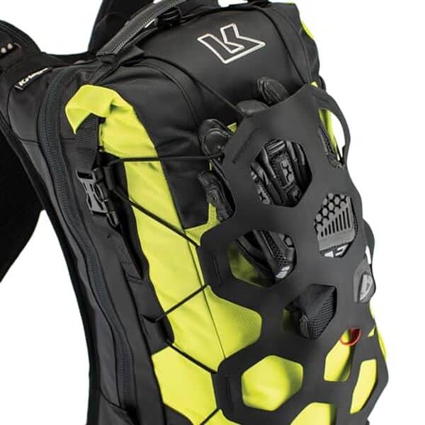 Explorez notre test complet du sac à dos Kriega Trail 18 conçu pour les motards : confort, résistance et style au rendez-vous