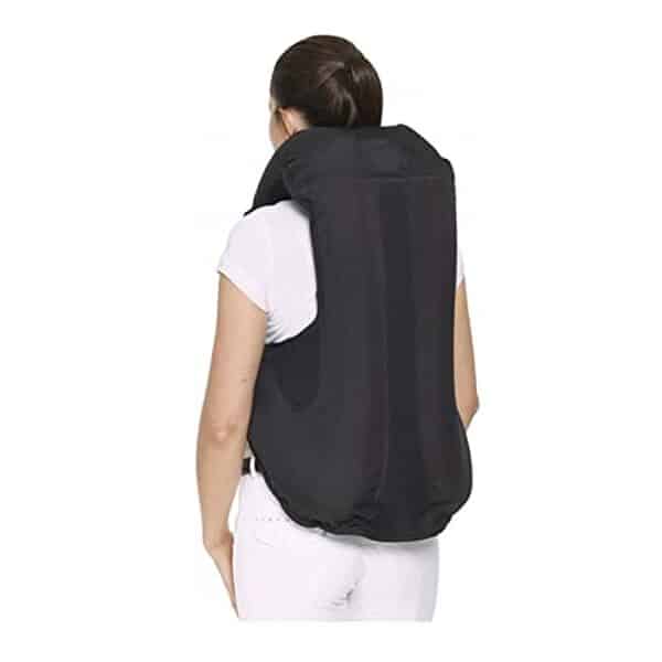 Explorez le test du gilet airbag femme Nero M : sécurité optimisée avec une réactivité de 0, 01 seconde pour une protection maximale à moto