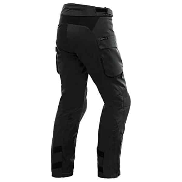 Découvrez notre analyse détaillée du pantalon de moto Dainese Ladakh 3L D-Dry : un équipement de qualité pour les motards exigeants, alliant confort et protection sur la route.