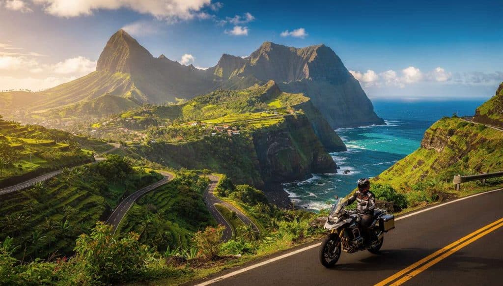Voyage à moto : 5 raisons de découvrir l'île de La Réunion
