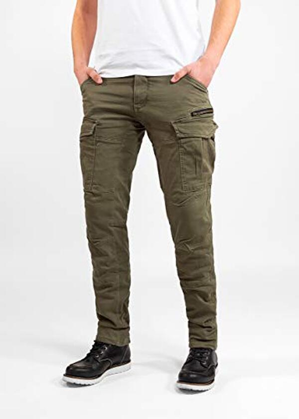 Découvrez notre test approfondi du pantalon de moto John Doe Stroker Cargo XTM : confort, sécurité et design au rendez-vous pour vos trajets sur deux roues.