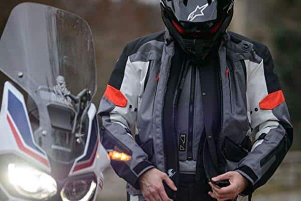 Découvrez notre test détaillé du gilet airbag Alpinestars Tech-Air 5 taille L : sécurité, confort et technologie pour les motards exigeants. 