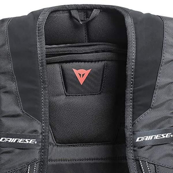 Découvrez notre avis complet sur le sac à dos Dainese D-mach stealth noir : caractéristiques, avantages et performances testés en conditions réelles. 