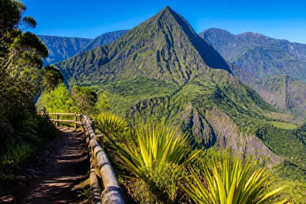 Voyage à moto : 5 raisons de découvrir l'île de La Réunion