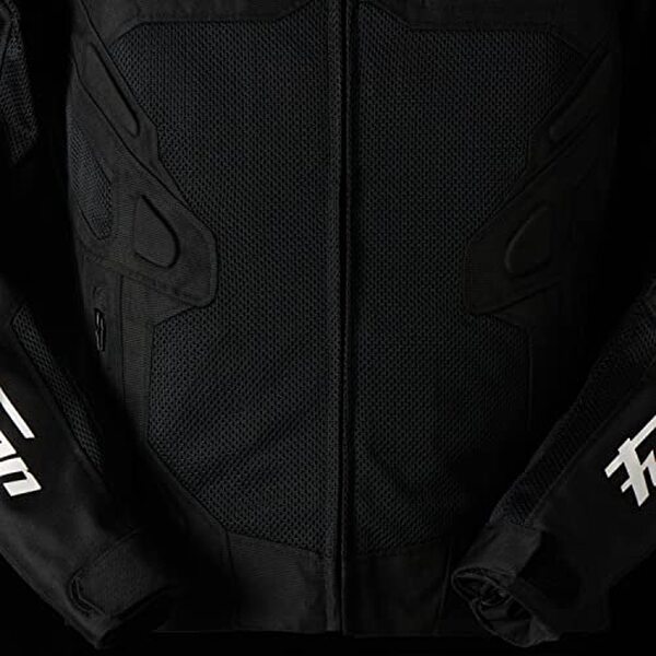 Découvrez notre test détaillé de la veste Furygan Atom Vented Evo : protection maximale et confort optimal pour vos trajets à moto. Avis, caractéristiques et performance. 