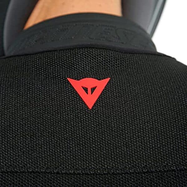Découvrez notre test détaillé du gilet airbag Dainese Smart D-Air® V2 : protection innovante, technologie de pointe et confort pour les motards exigeants. 