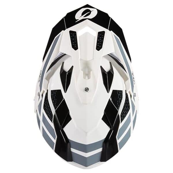 Découvrez notre test détaillé du casque O'Neal Sierra R : sécurité, confort et style pour vos sessions d'enduro. Avis expert et caractéristiques techniques.