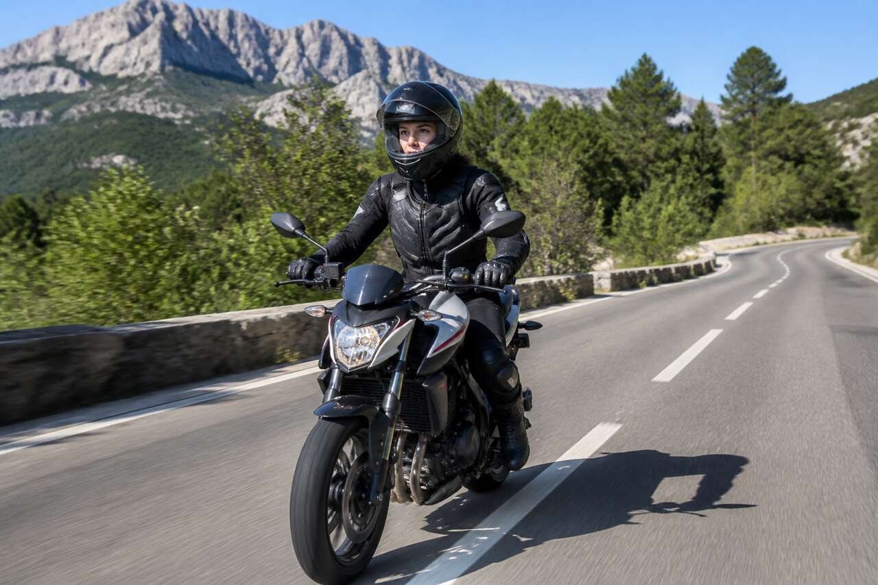 Erreurs courantes des motards débutants : conseils pour les éviter