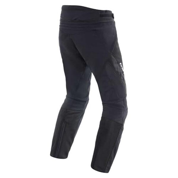 Dรฉcouvrez notre test complet du pantalon de moto Dainese Drake 2 Air : protection, confort et ventilation pour vos trajets en deux-roues.