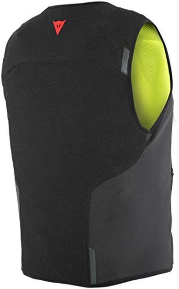 Découvrez notre test détaillé du gilet airbag Dainese Smart D-Air V2 Black/Yellow : sécurité, technologie et confort pour les motards exigeants. 